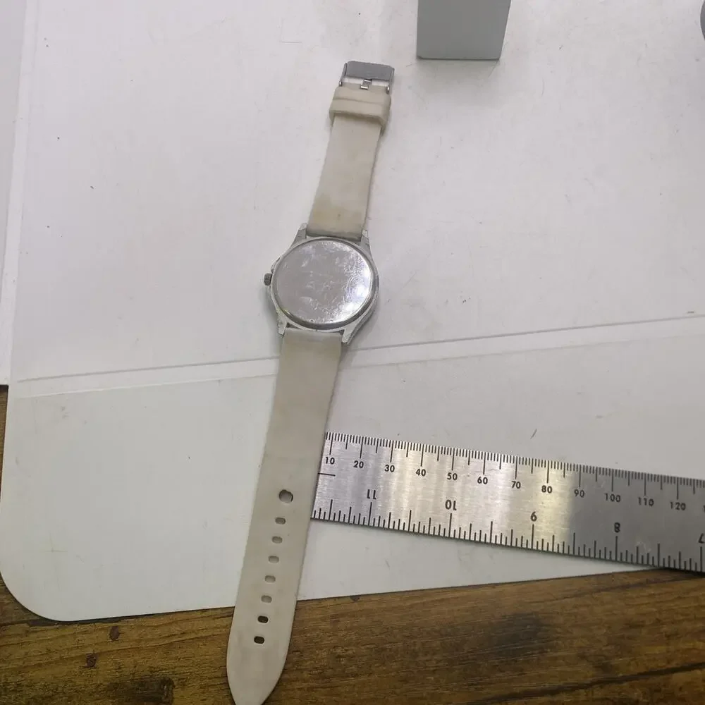 Womens White Rubber Fashion Quartz Watch New Battery